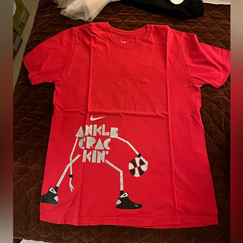 Nike Ankle Crackin’ Red Basketball T-Shirt (L)